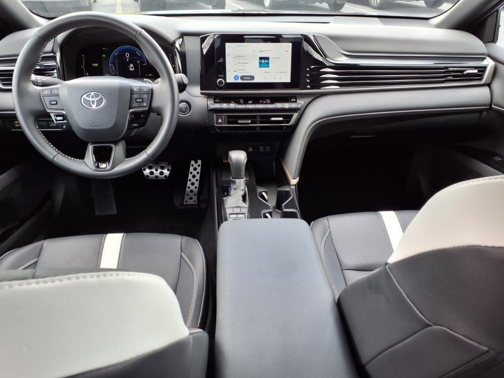 2025 Toyota Camry SE photo 11