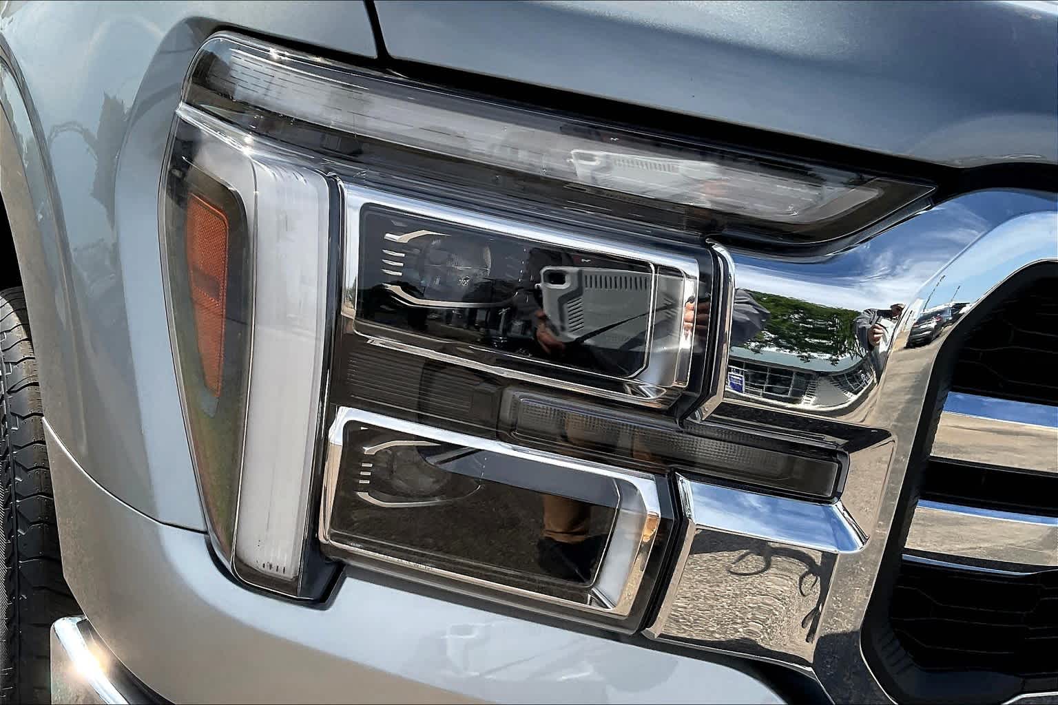 2025 Ford F-150 Lariat photo 13