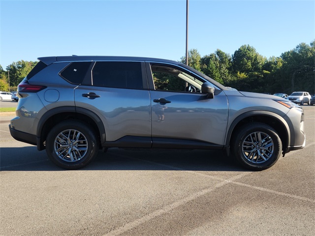 2026 Nissan Rogue S photo 2