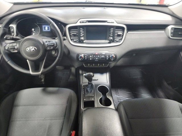 2017 Kia Sorento LX photo 2