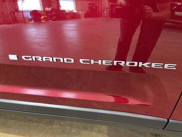 2025 Jeep Grand Cherokee Laredo X photo 8