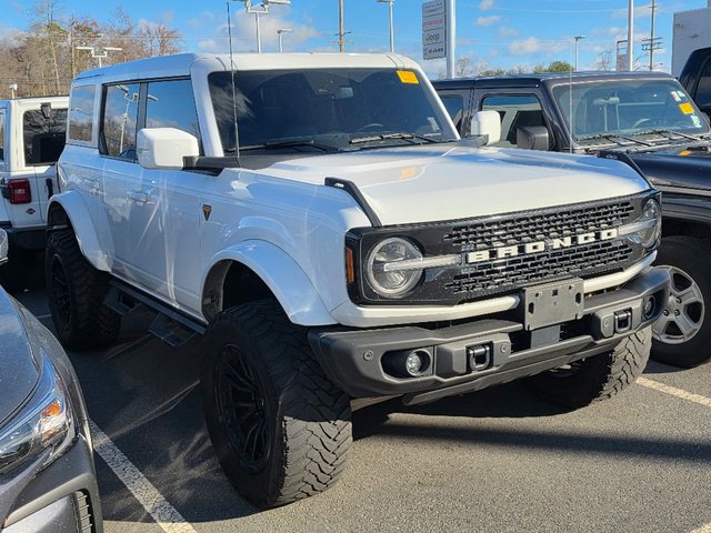 2023 Ford Bronco Badlands photo 2