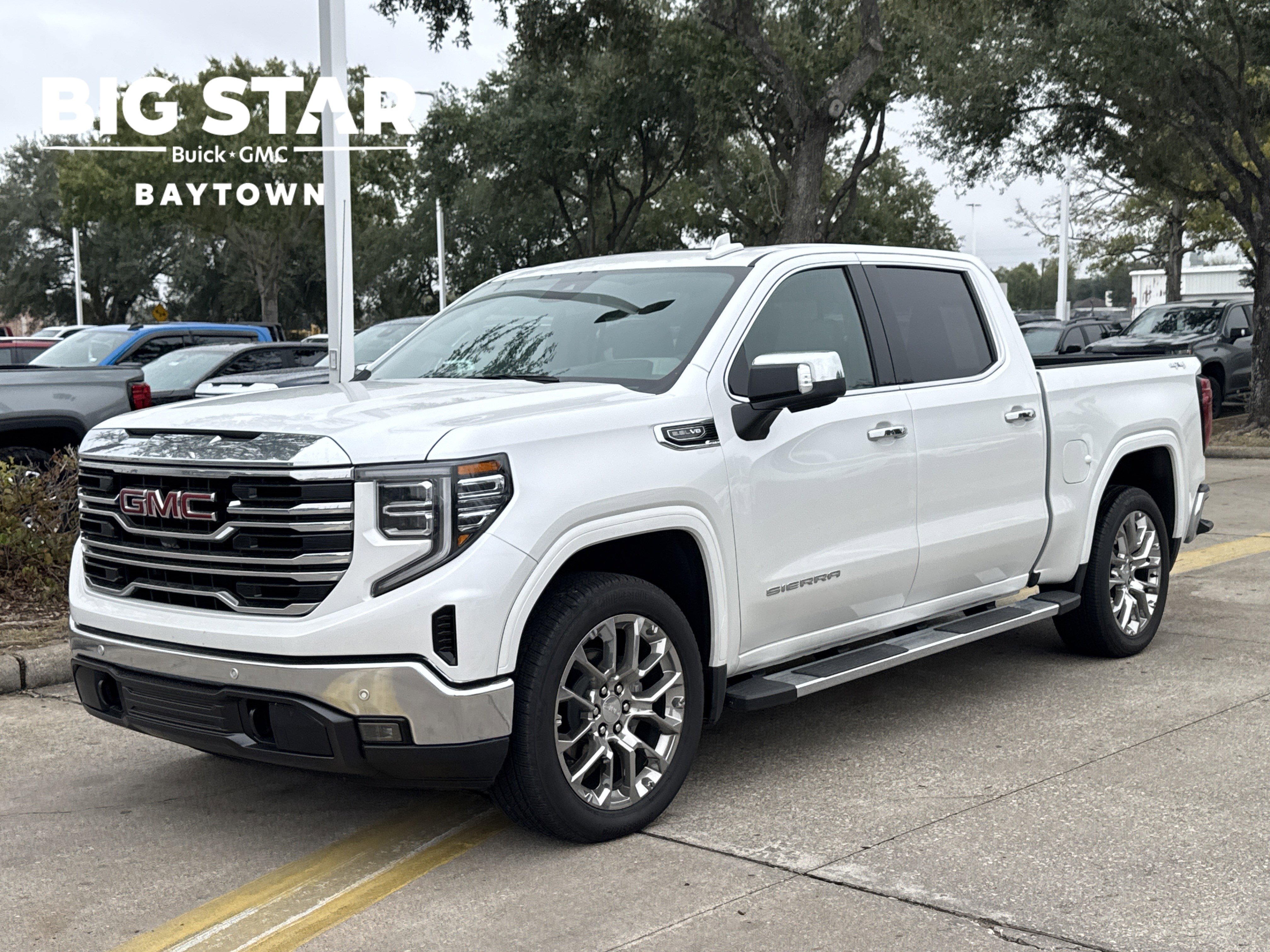 2025 GMC Sierra 1500 SLT's photo