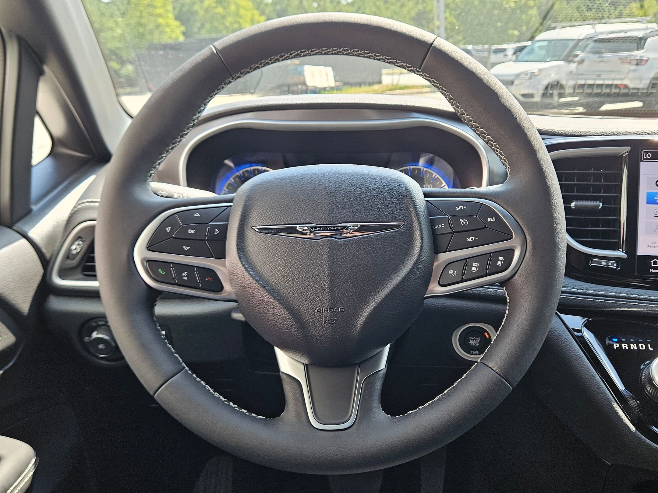 2025 Chrysler Pacifica photo 12