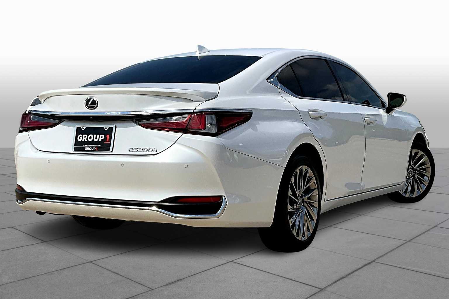 2025 Lexus ES Luxury photo 11