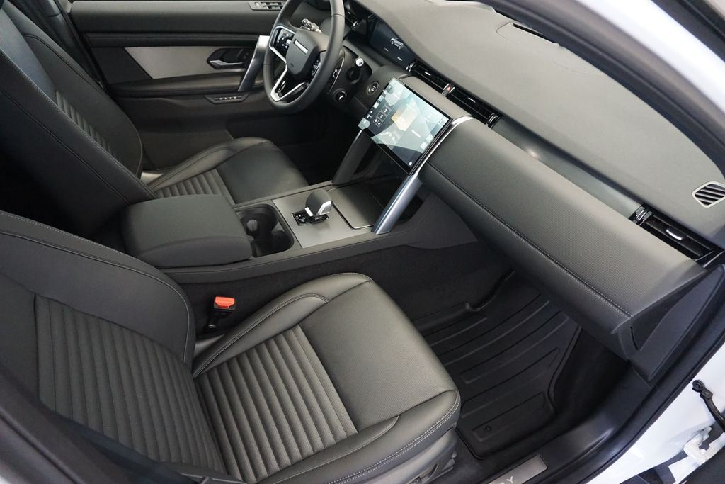 2025 Land Rover Discovery Sport SE photo 21