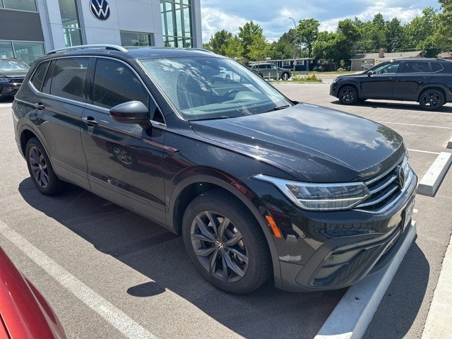 2022 Volkswagen Tiguan SE photo 3