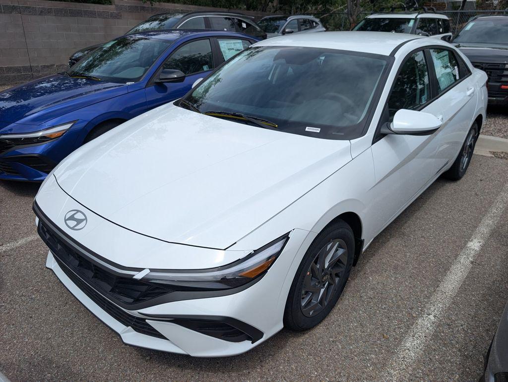 2025 Hyundai Elantra Blue's photo