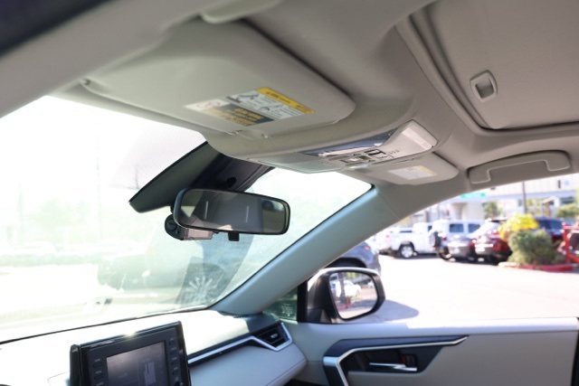 2021 Toyota RAV4 Hybrid XLE Premium photo 11