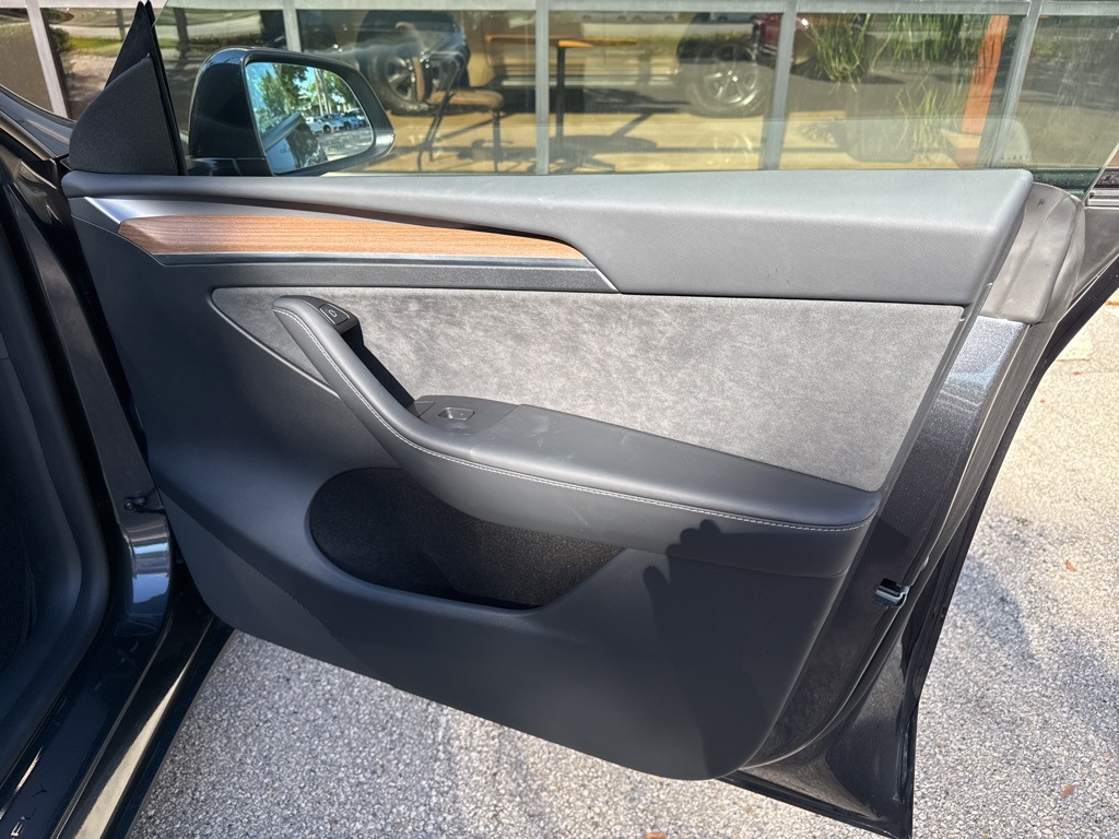 2024 Tesla Model Y Long Range photo 15