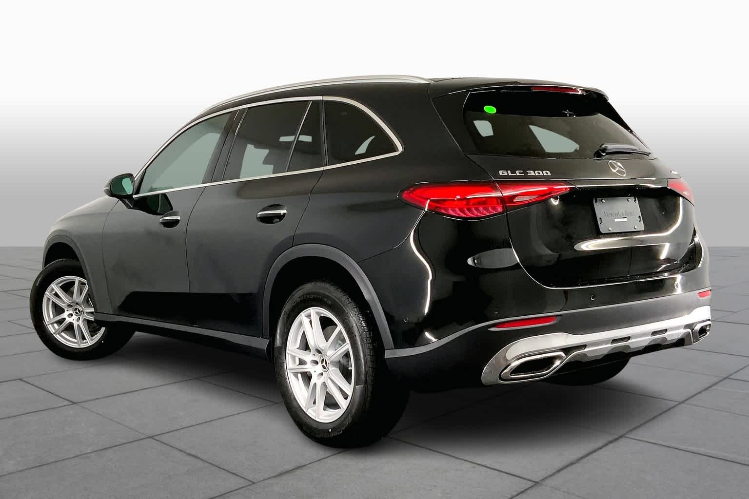 2025 Mercedes Benz GLC 300 4MATIC photo 4