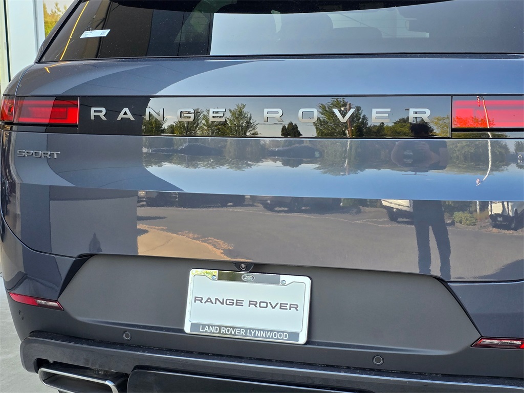 2025 Land Rover Range Rover Sport SE photo 8