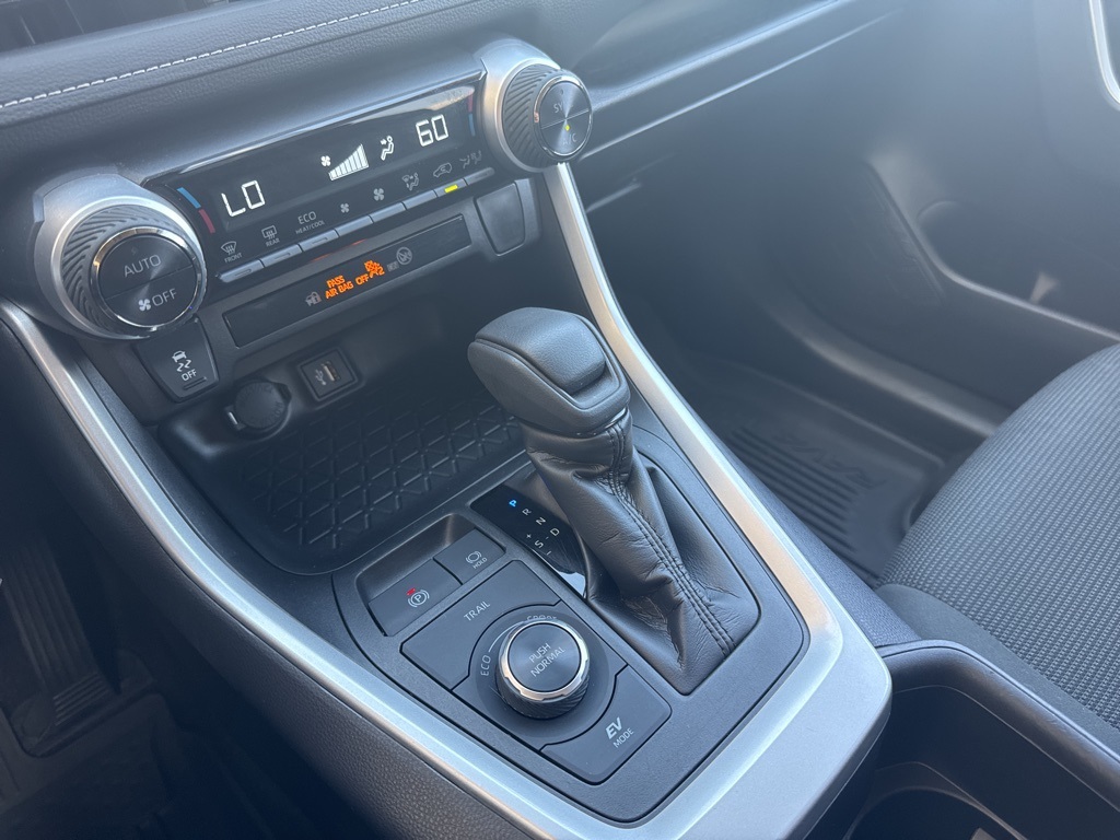 2024 Toyota RAV4 Hybrid LE photo 13
