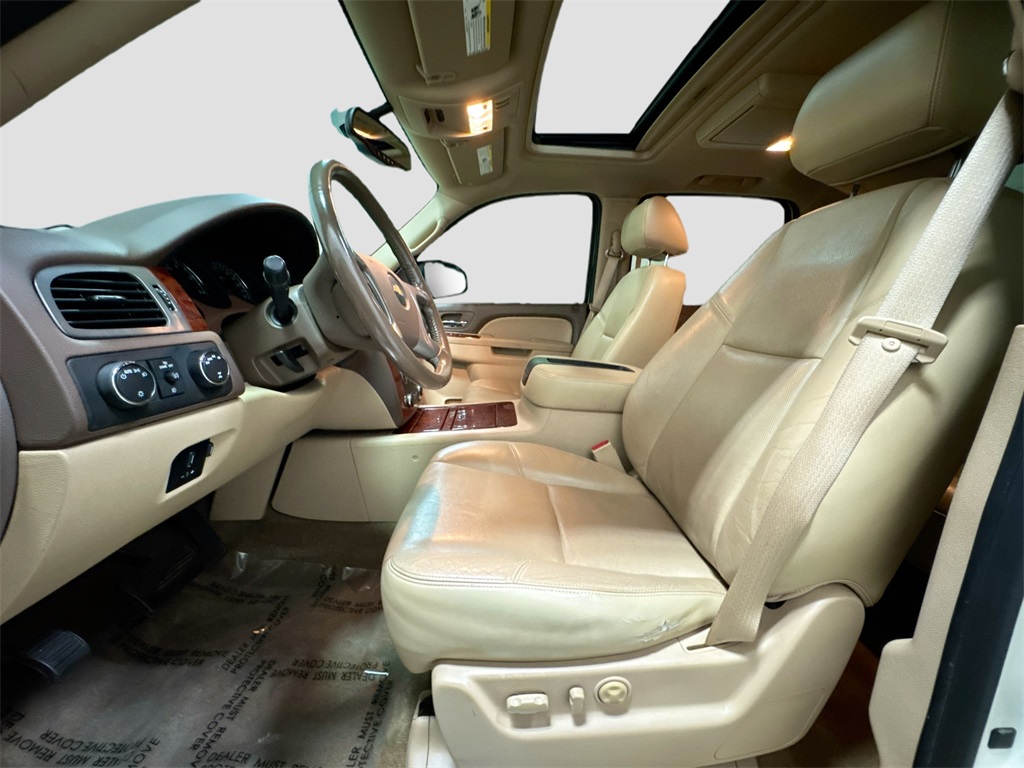 2012 Chevrolet Avalanche LTZ photo 4