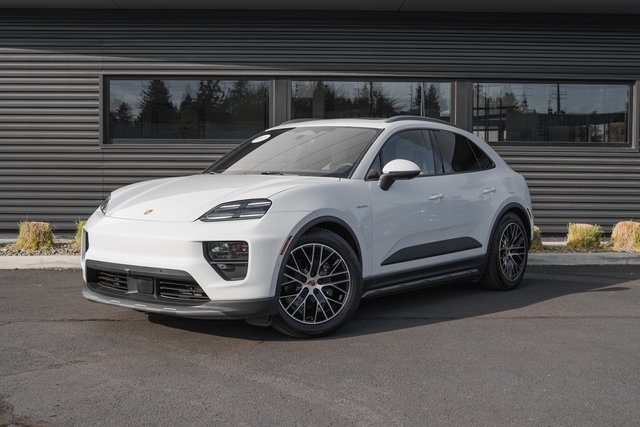 2025 Porsche Macan Base's photo
