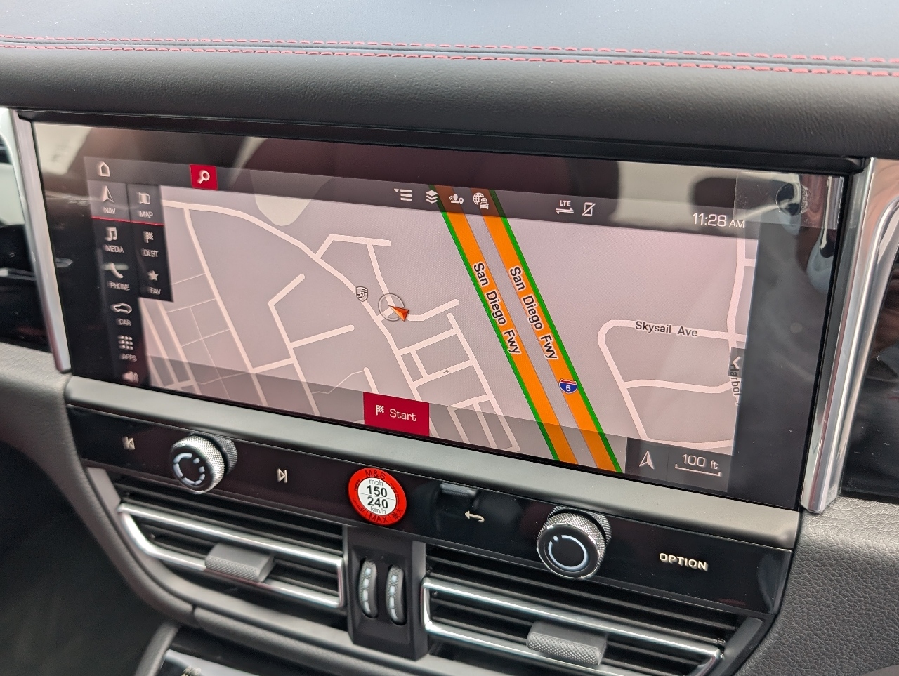 2025 Porsche Macan T photo 14