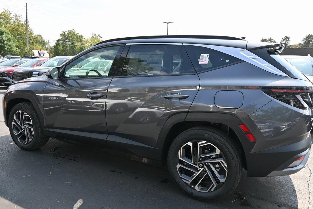 2025 Hyundai Tucson Hybrid Limited photo 2
