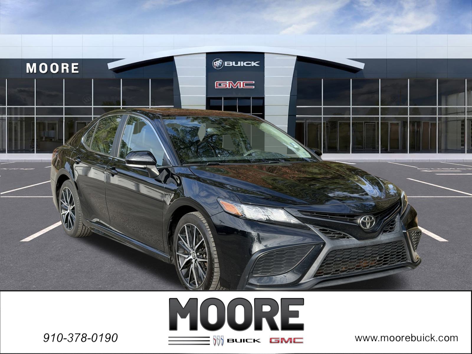 2021 Toyota Camry SE's photo