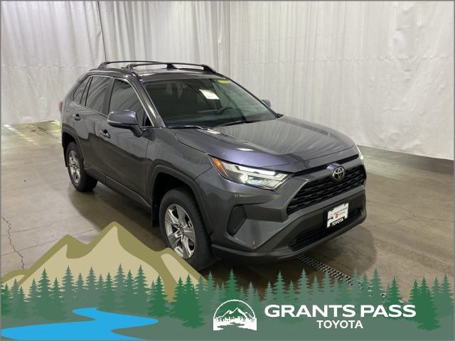 2025 Toyota RAV4 XLE's photo