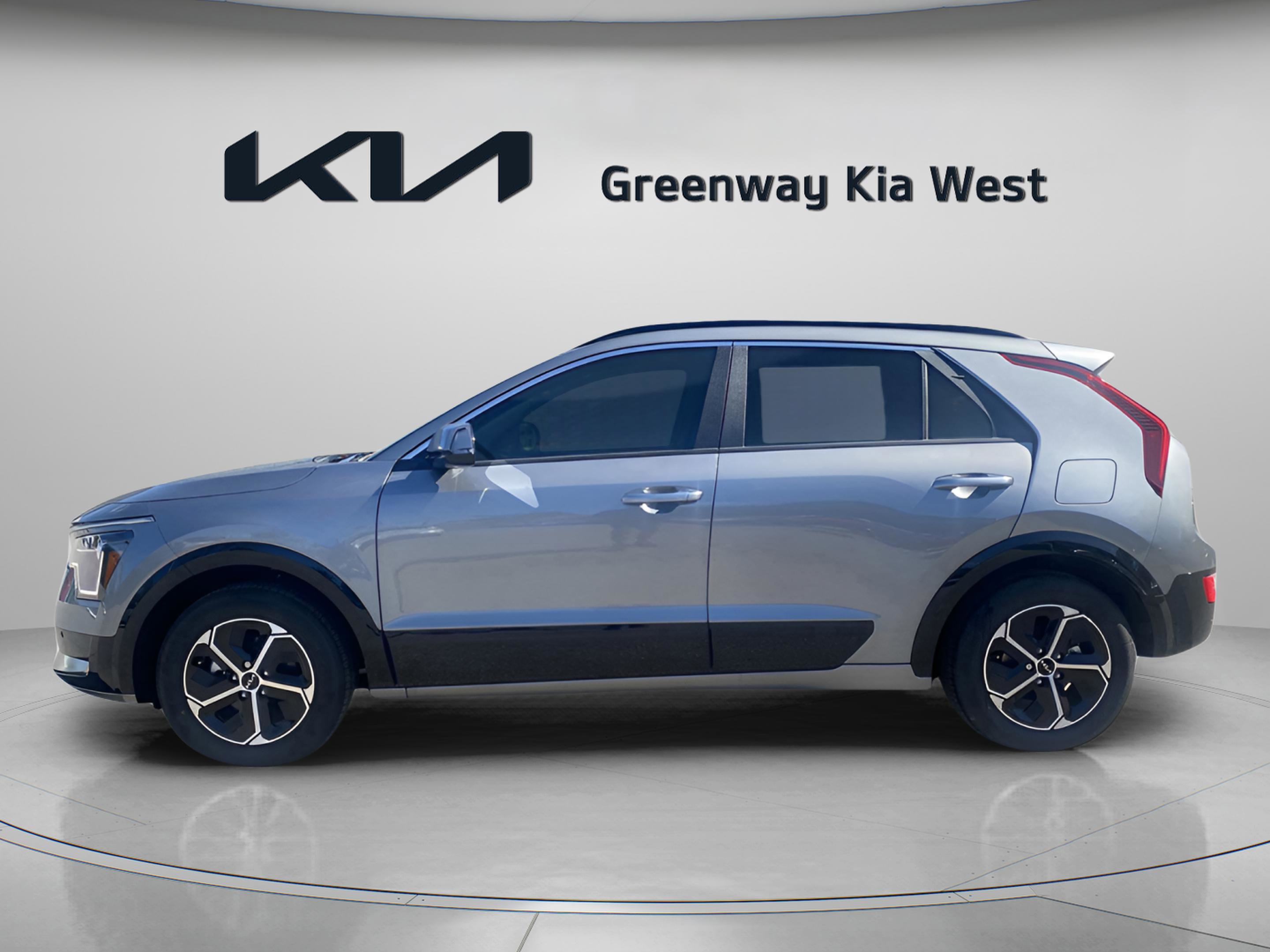 2025 Kia Niro SX photo 2