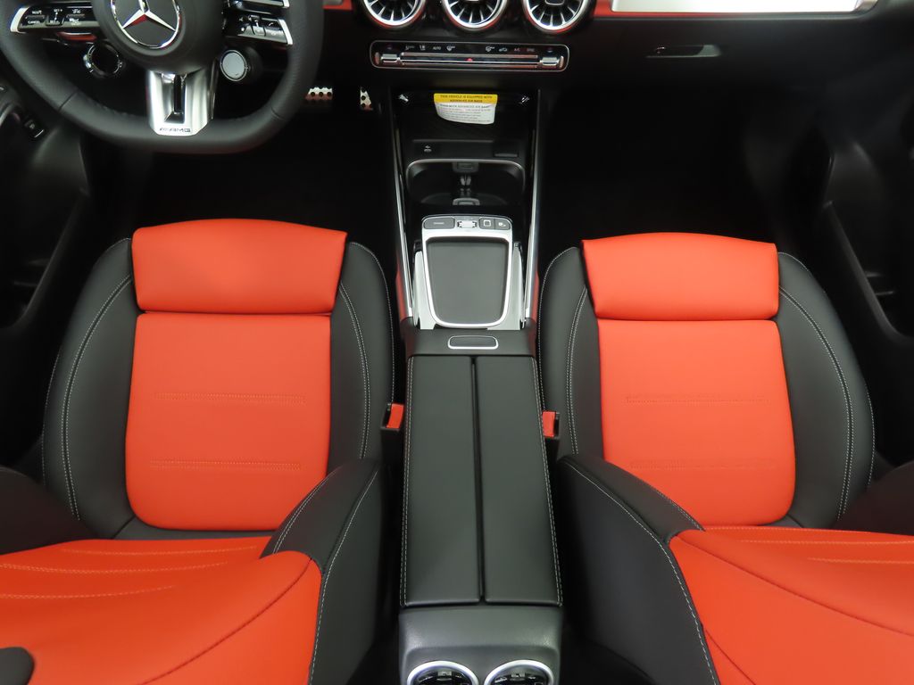 2026 Mercedes Benz GLB 35 AMG 4MATIC photo 17