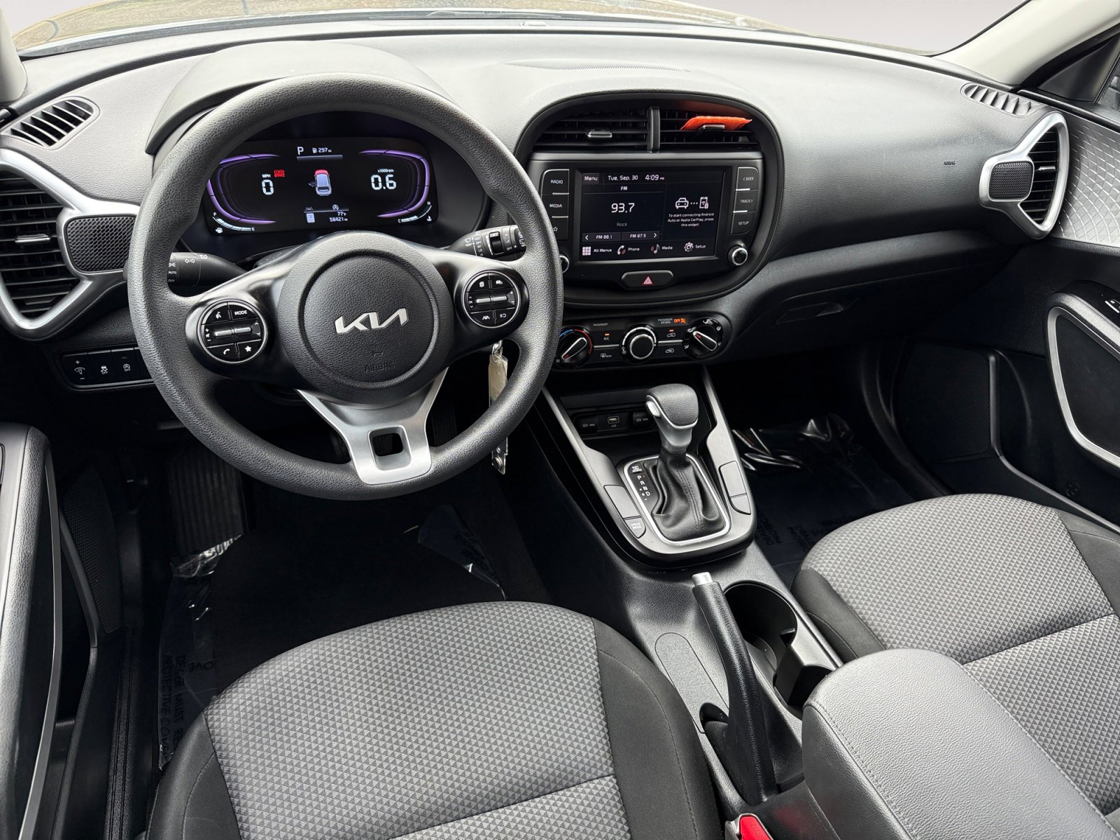 2023 Kia Soul LX photo 13