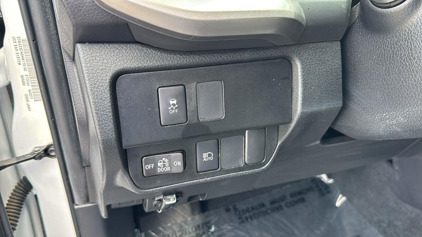 2022 Toyota Tacoma SR5 photo 12