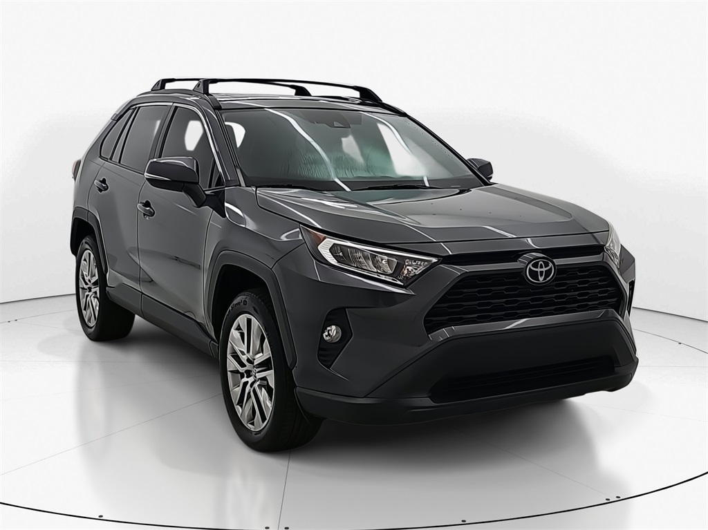 2020 Toyota RAV4 XLE Premium photo 3