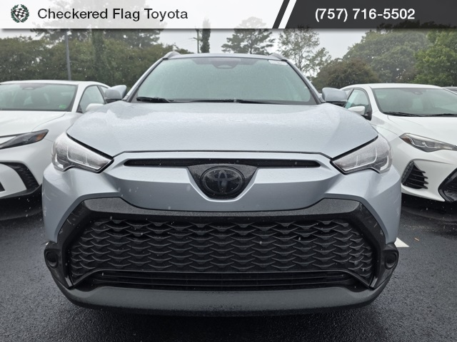2024 Toyota Corolla Cross Hybrid SE photo 2