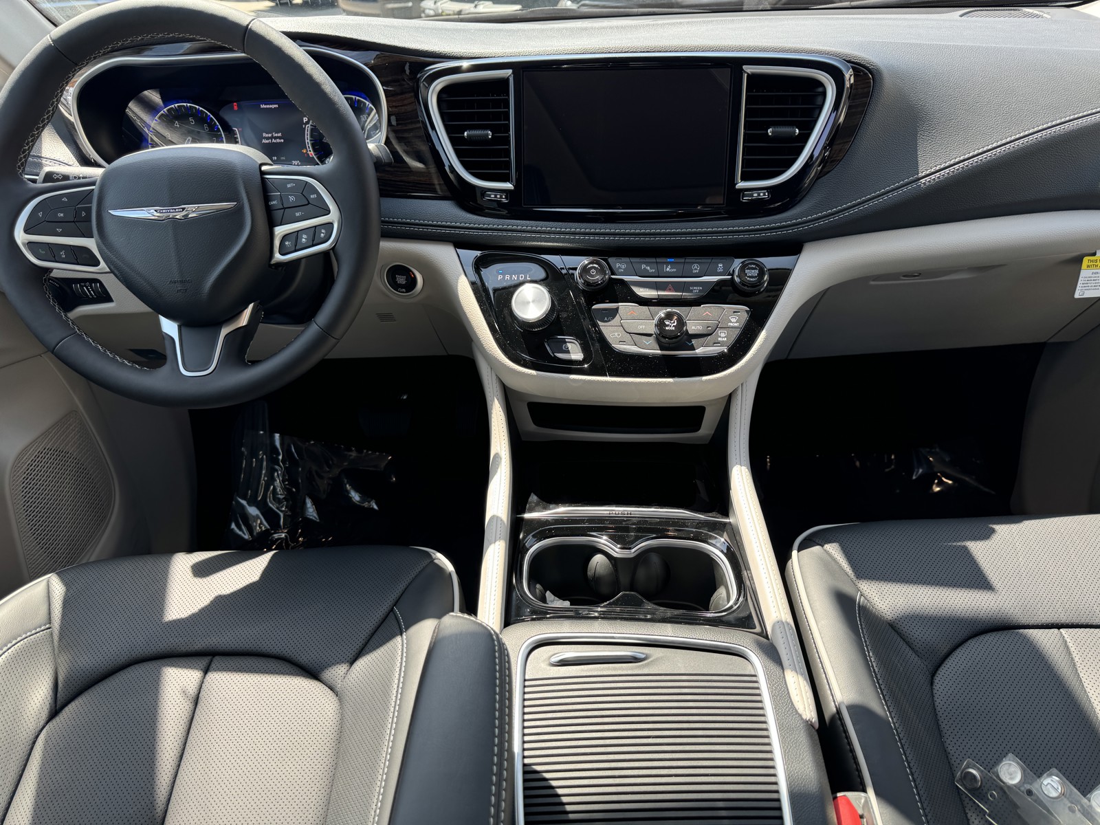 2024 Chrysler Pacifica Limited photo 6