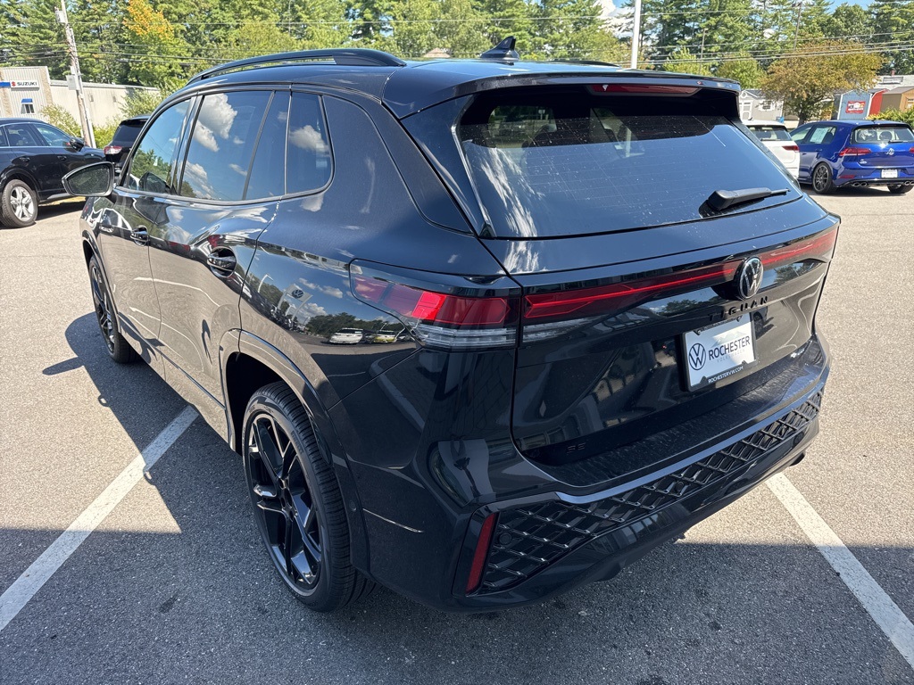 2025 Volkswagen Tiguan SE R-Line Black photo 4