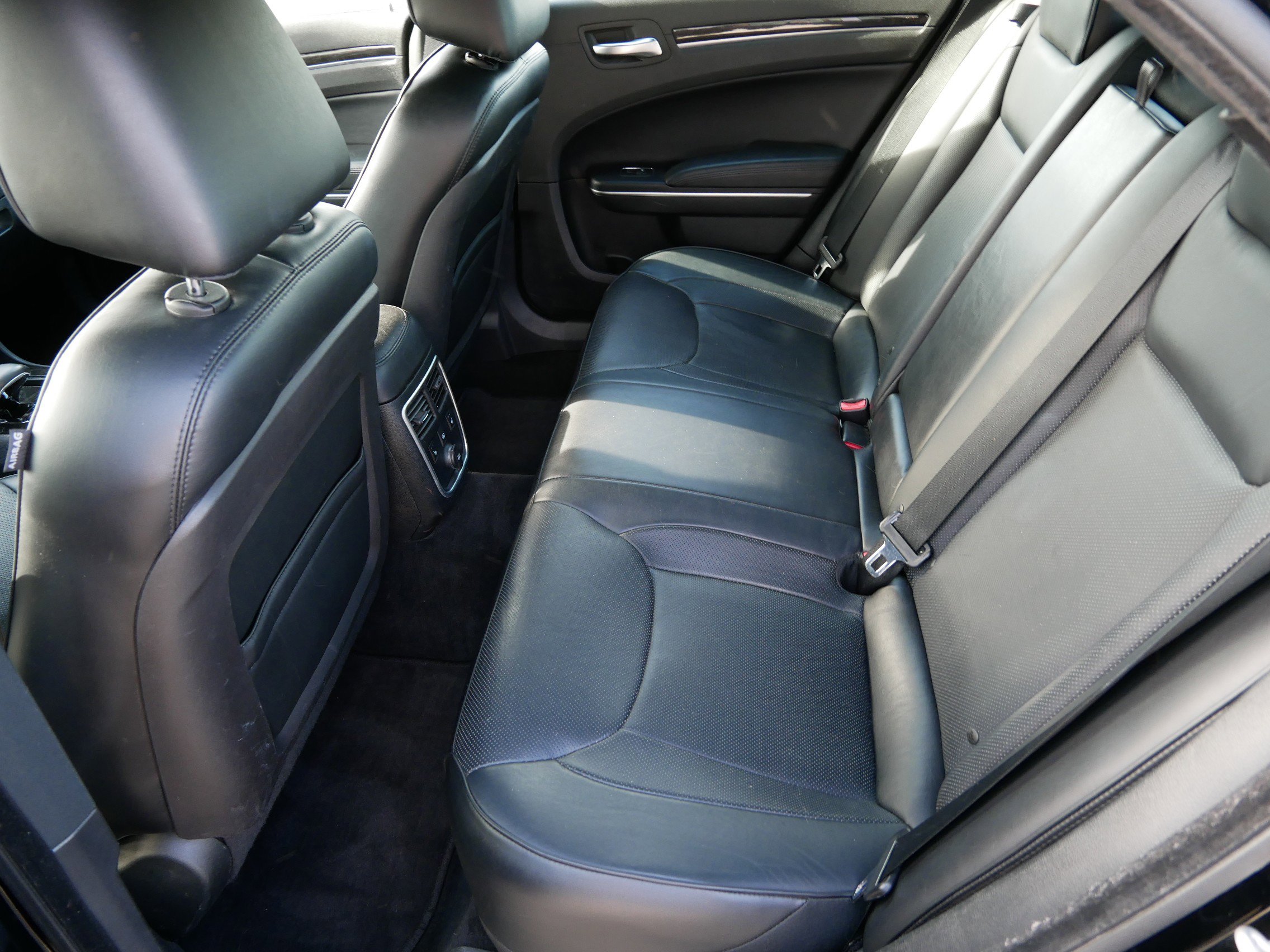 2013 Chrysler 300 photo 6