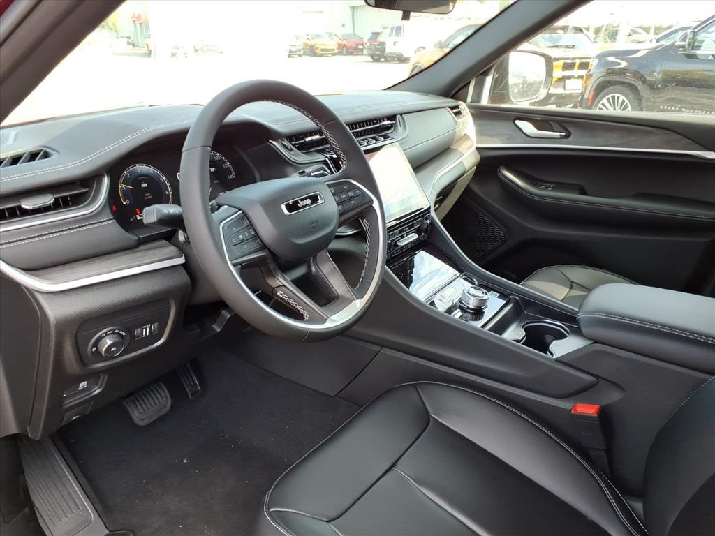 2025 Jeep Grand Cherokee Limited photo 4