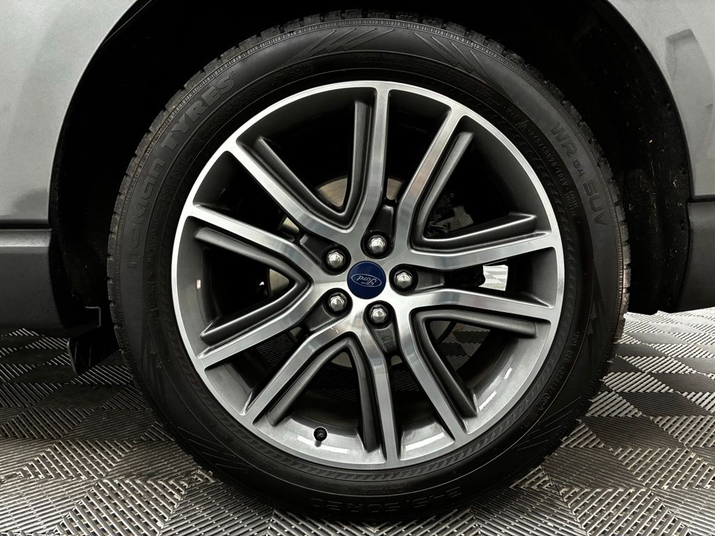 2020 Ford Edge Titanium photo 33