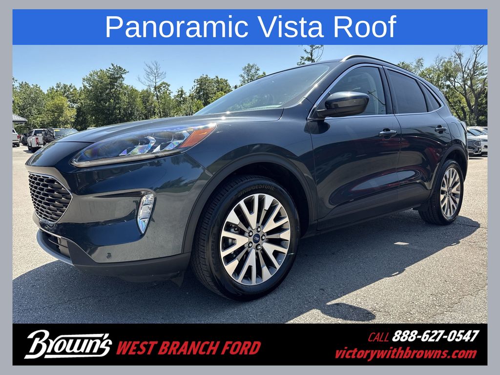 2022 Ford Escape Titanium's photo