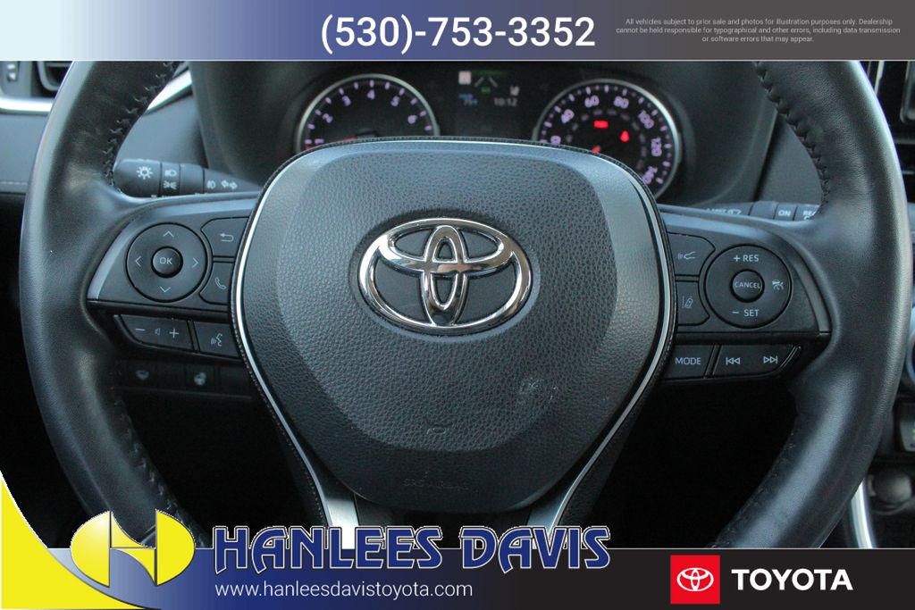 2020 Toyota RAV4 XLE photo 25