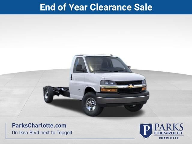 2025 Chevrolet Express Cutaway Base's photo