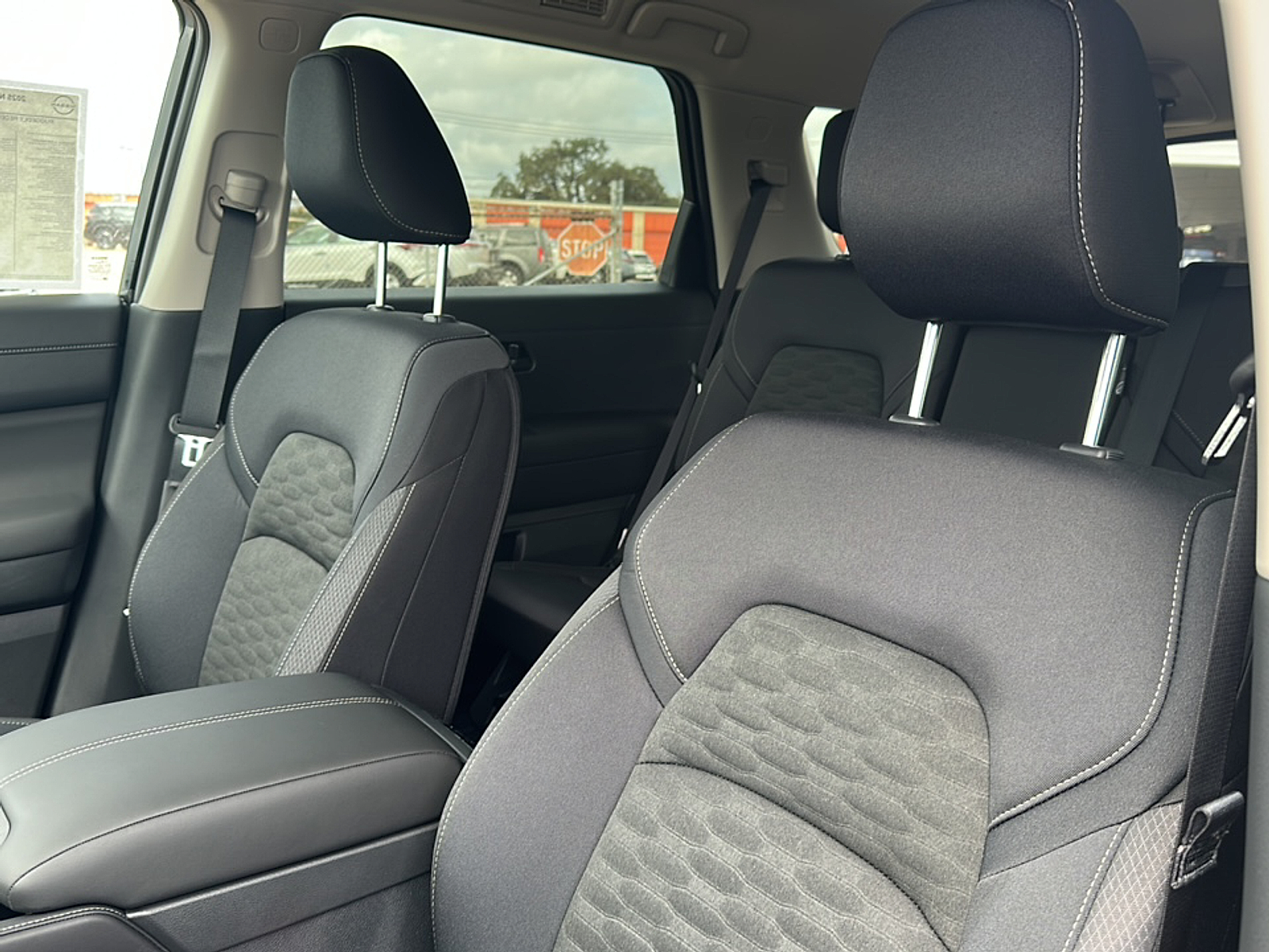 2025 Nissan Pathfinder SV photo 3