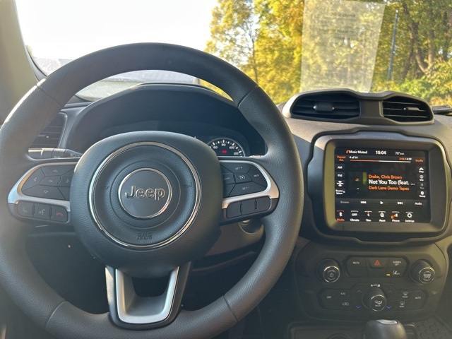 2023 Jeep Renegade Latitude Upland photo 21