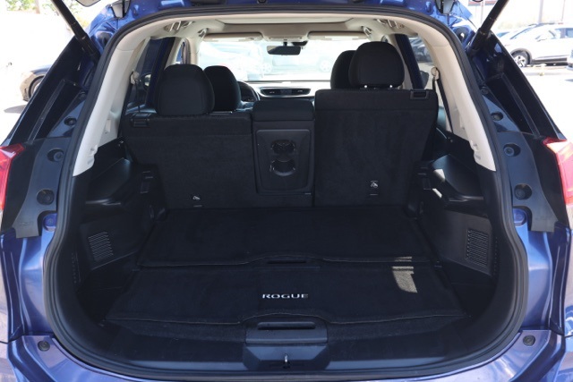 2020 Nissan Rogue SV photo 15