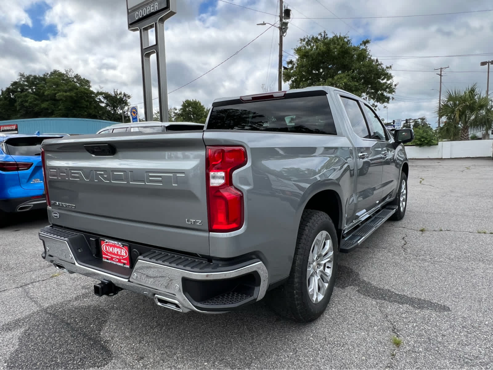 2025 Chevrolet Silverado 1500 LTZ photo 6