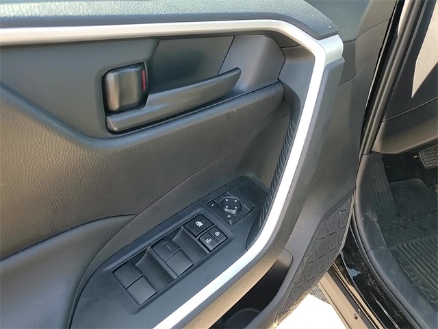 2024 Toyota RAV4 LE photo 5