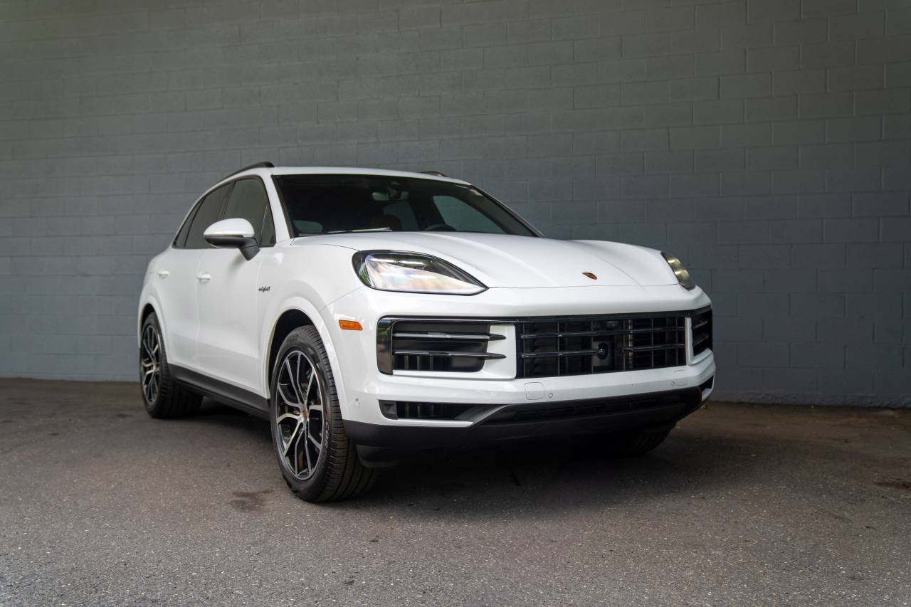 2025 Porsche Cayenne E-Hybrid photo 15