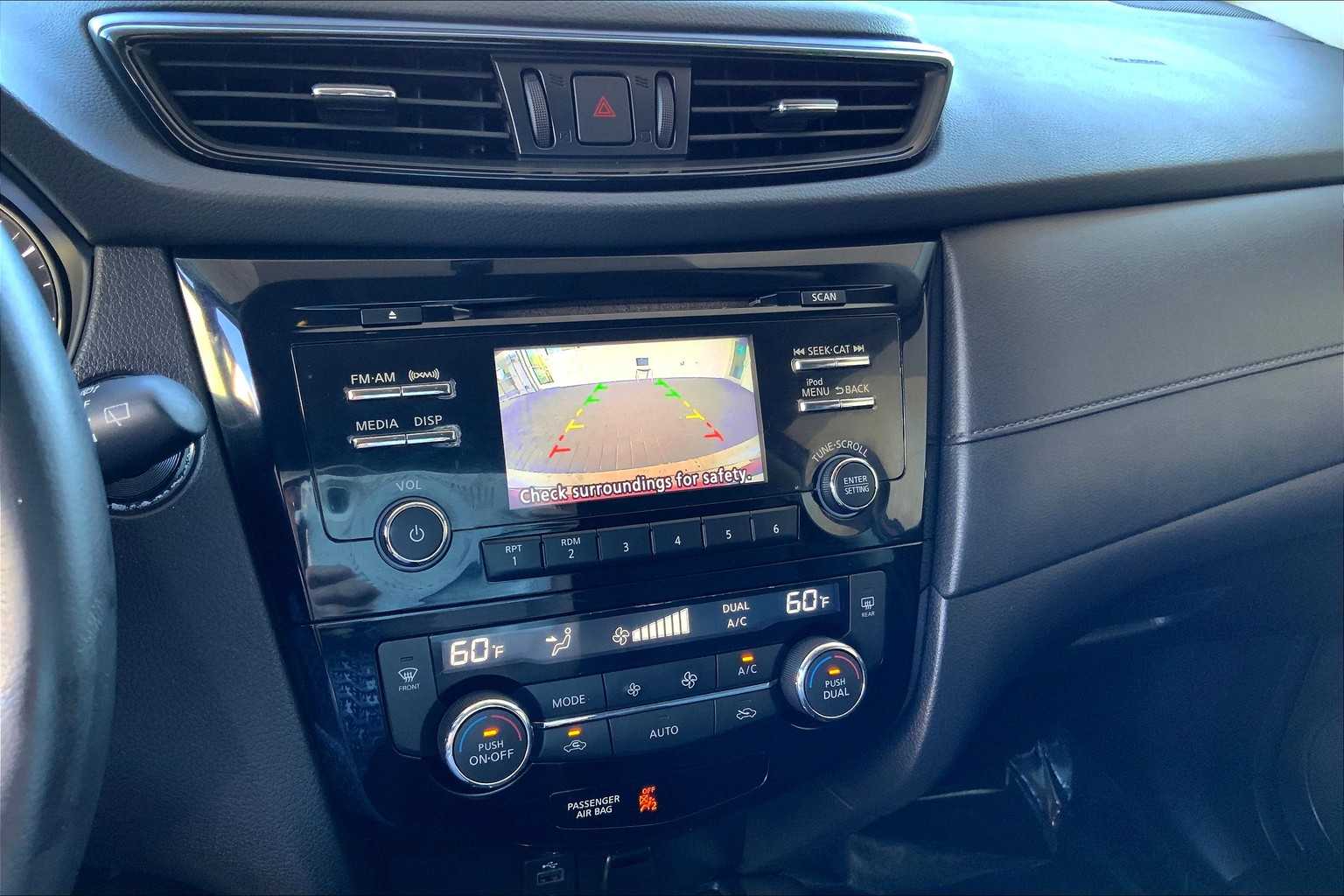 2017 Nissan Rogue SV photo 26