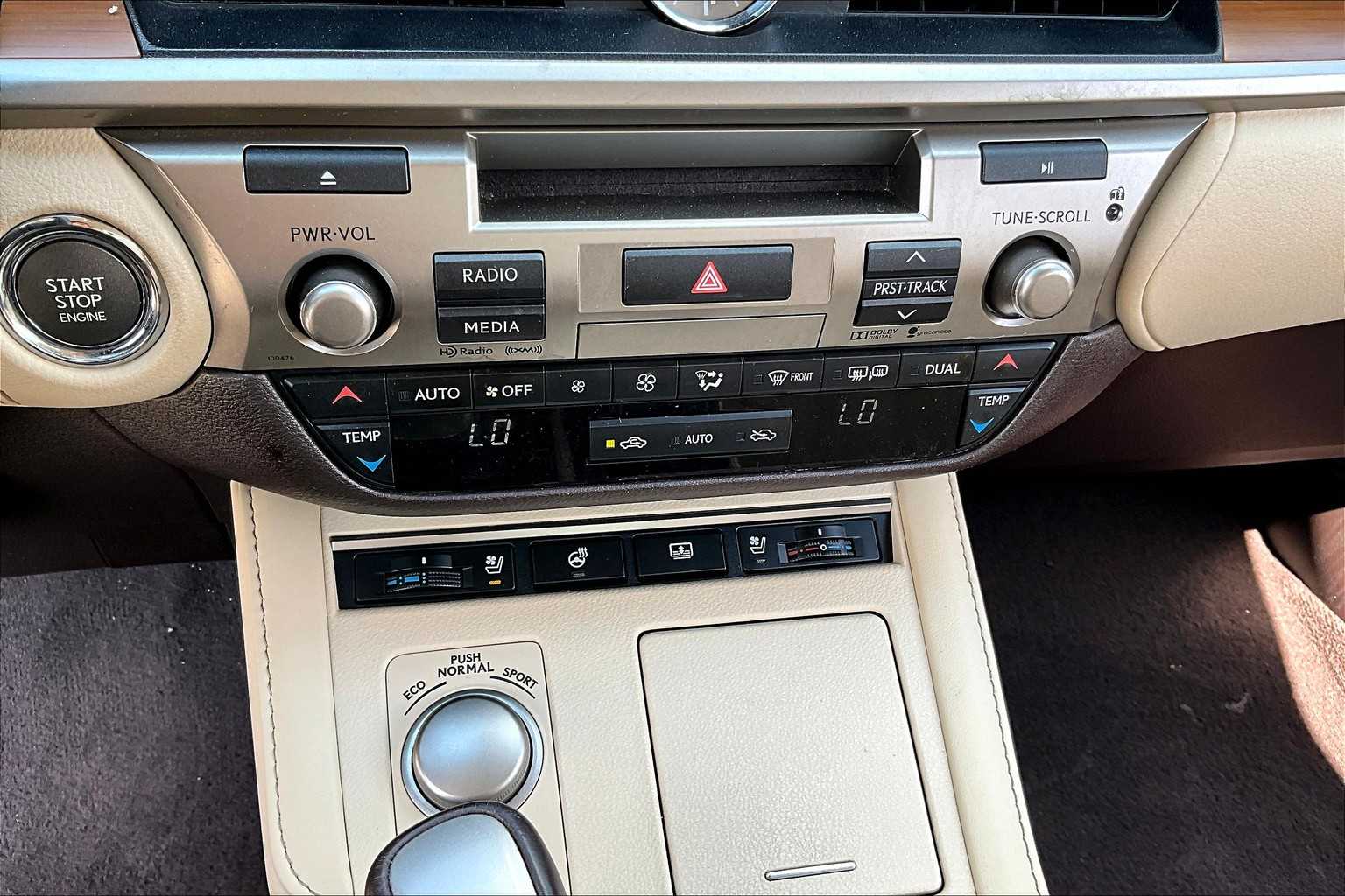 2016 Lexus ES 350 photo 31