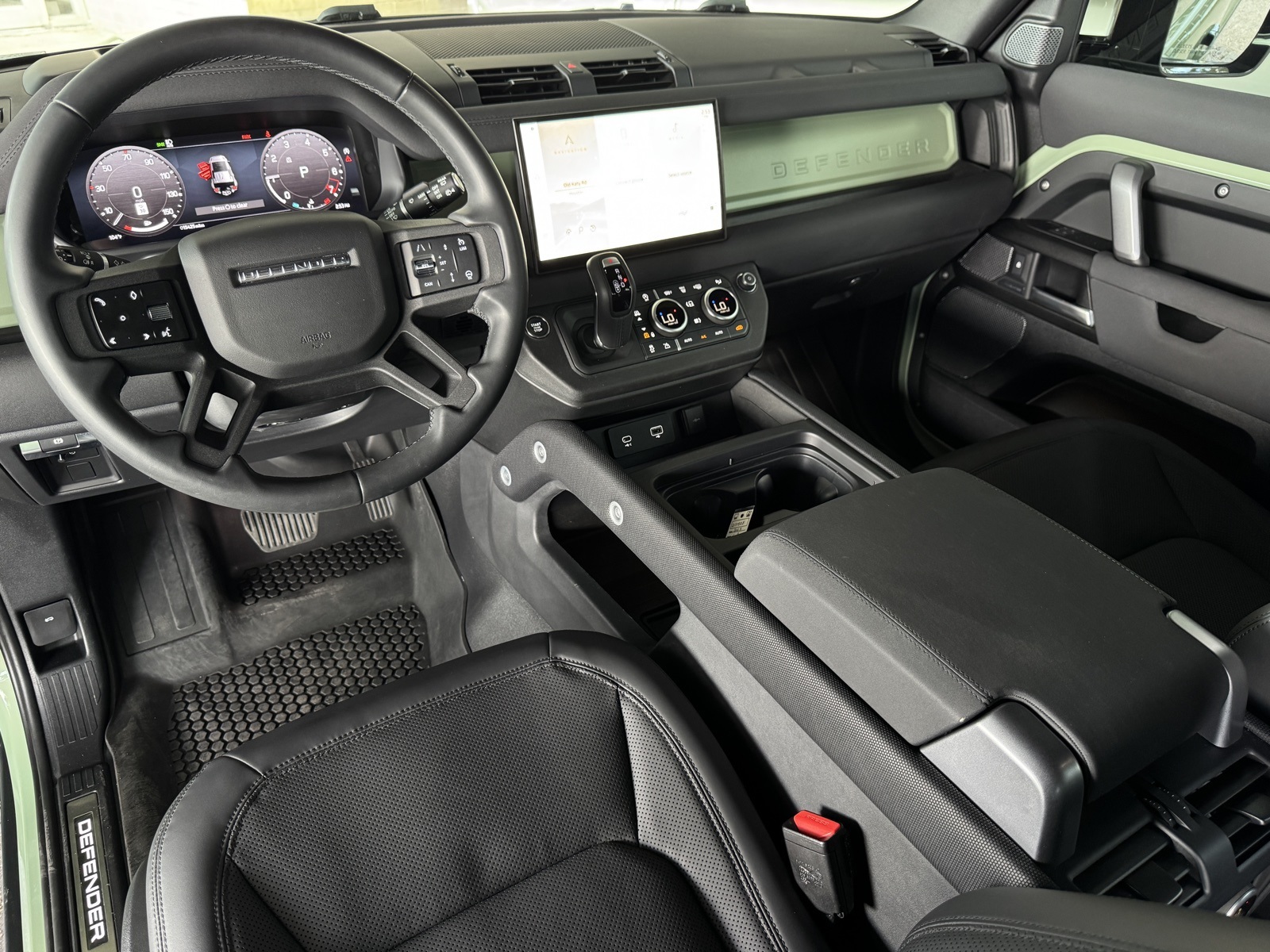 2023 Land Rover Defender 110 photo 2
