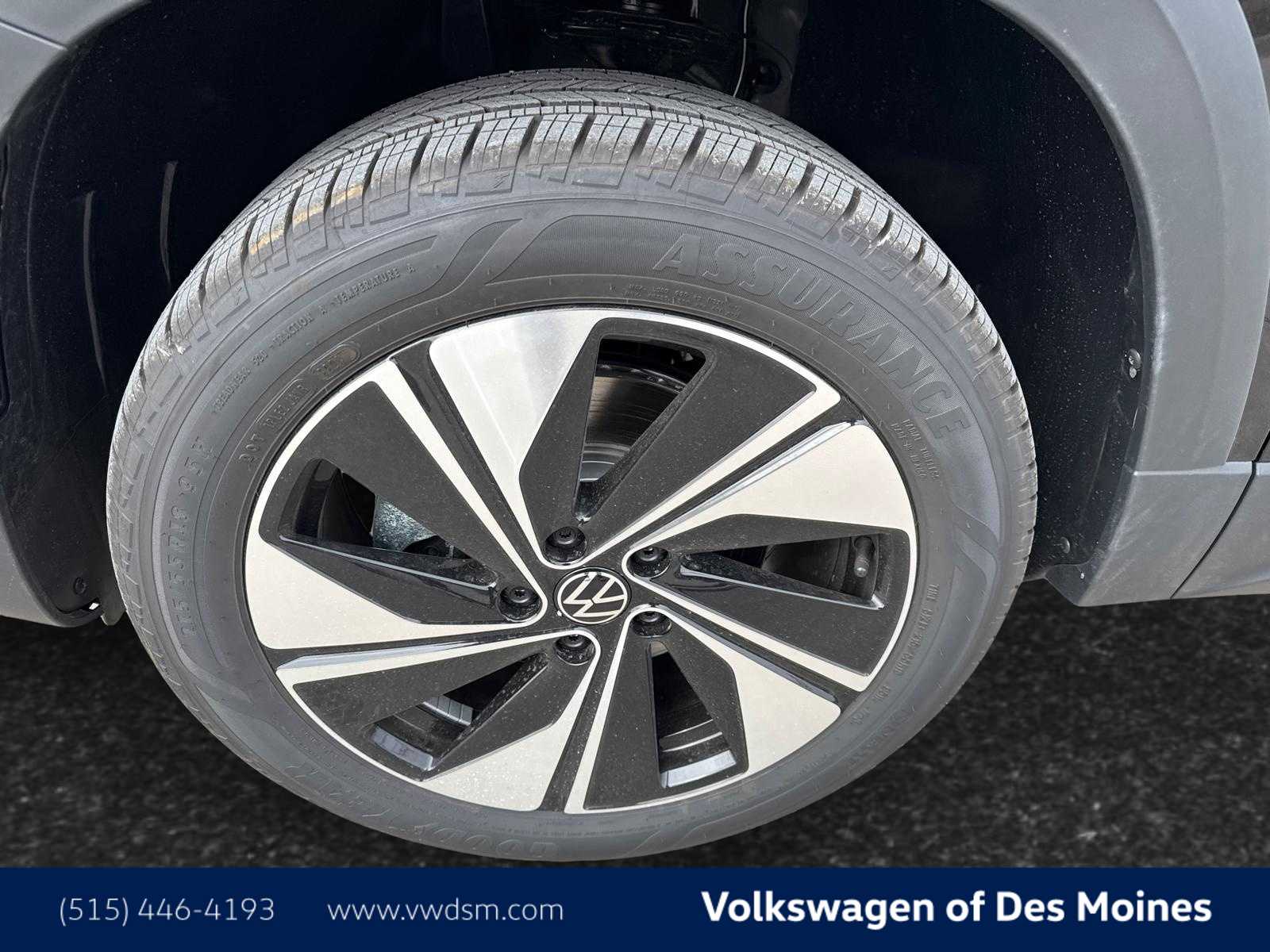 2025 Volkswagen Taos SE photo 8