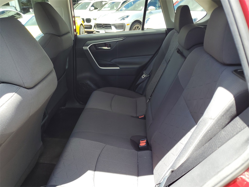 2019 Toyota RAV4 XLE photo 9