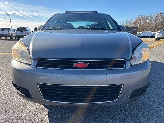 2008 Chevrolet Impala LTZ photo 2