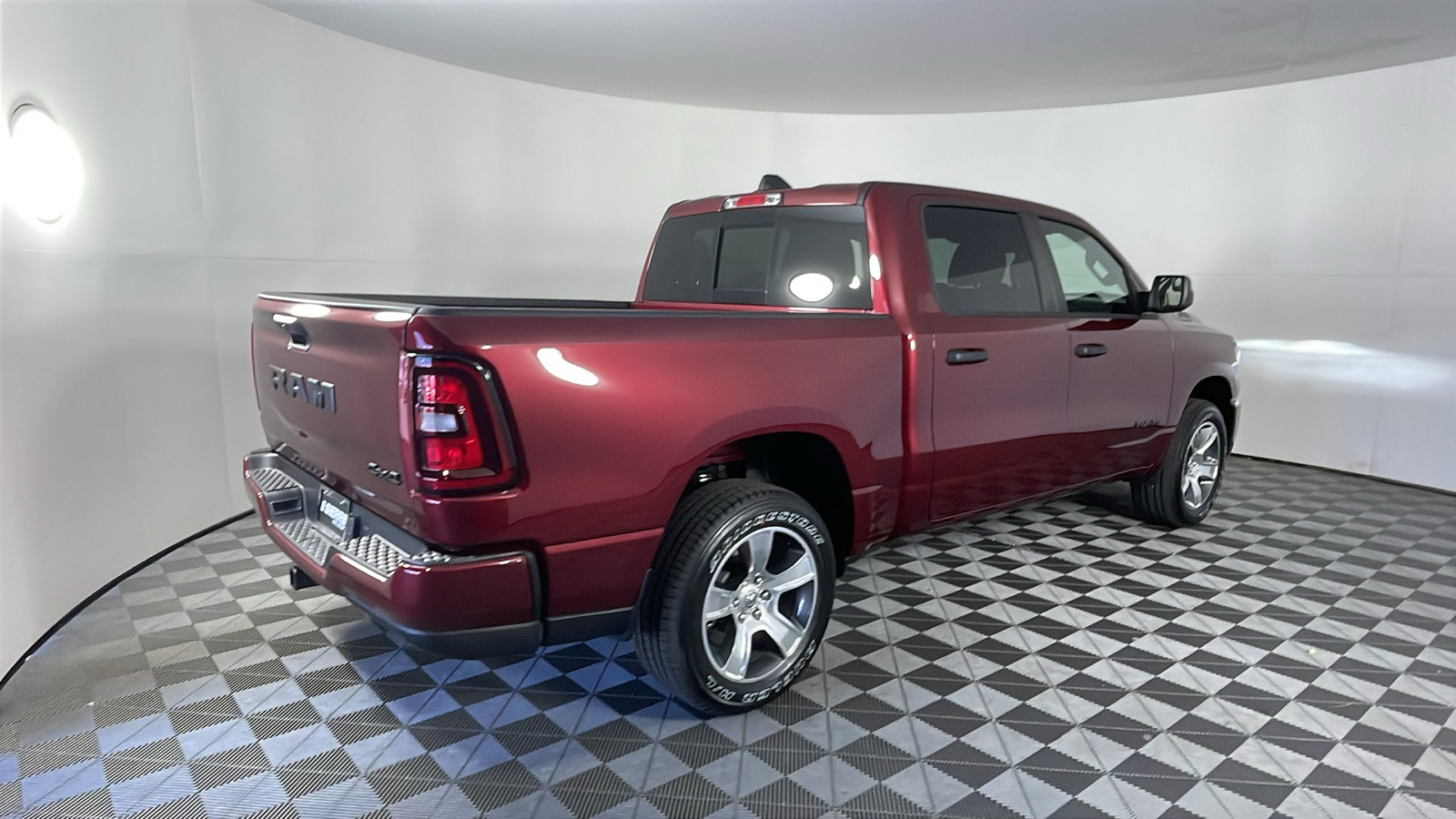 2025 Ram 1500 Tradesman photo 4